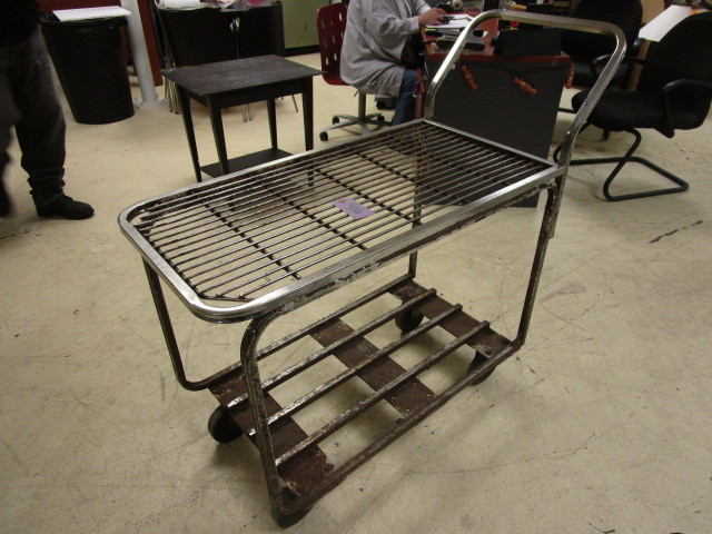 lot 906 image: ROLLING CART