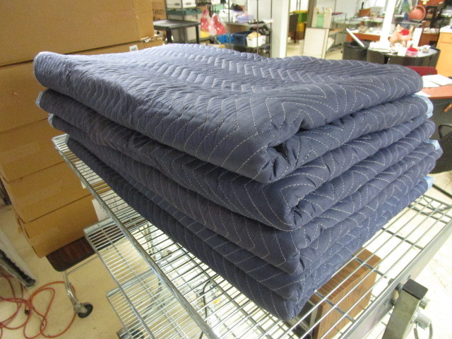 lot 912 image: MOVING BLANKETS