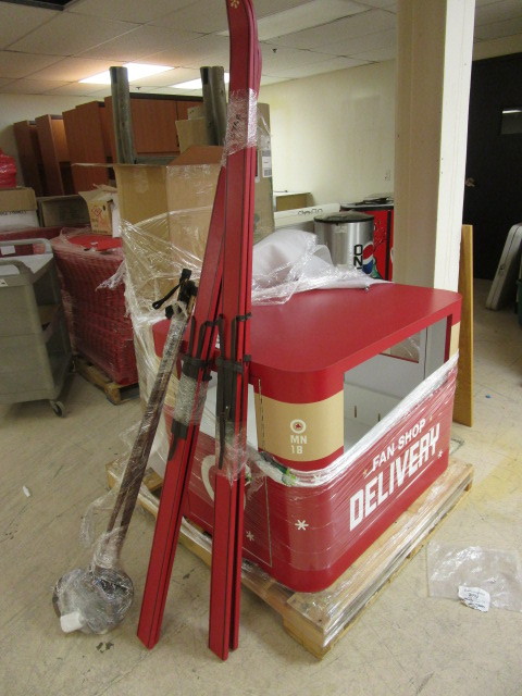 lot 921 image: HOLIDAY STORE DISPLAY