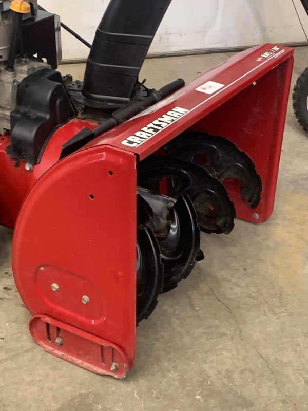 lot 4 image: Craftsman 9HP Snowblower