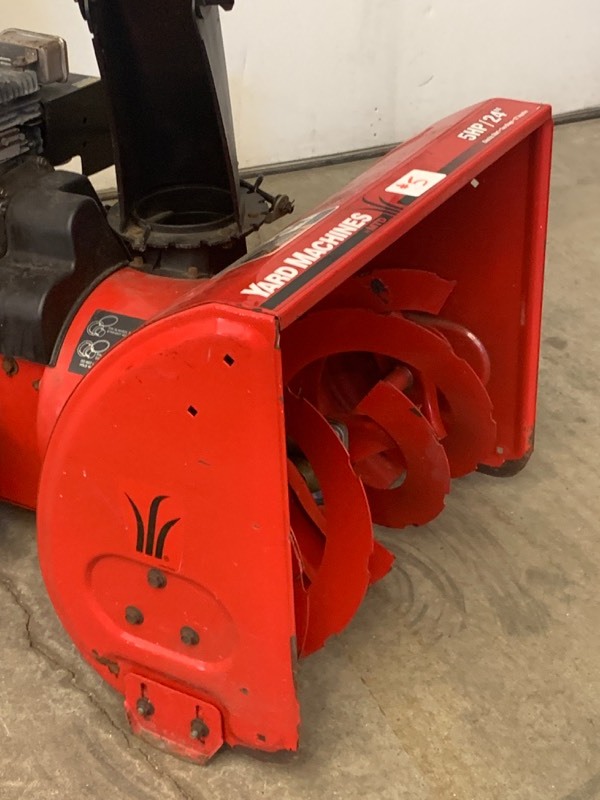 lot 5 image: MTD Yard Machines 5HP Snowblower