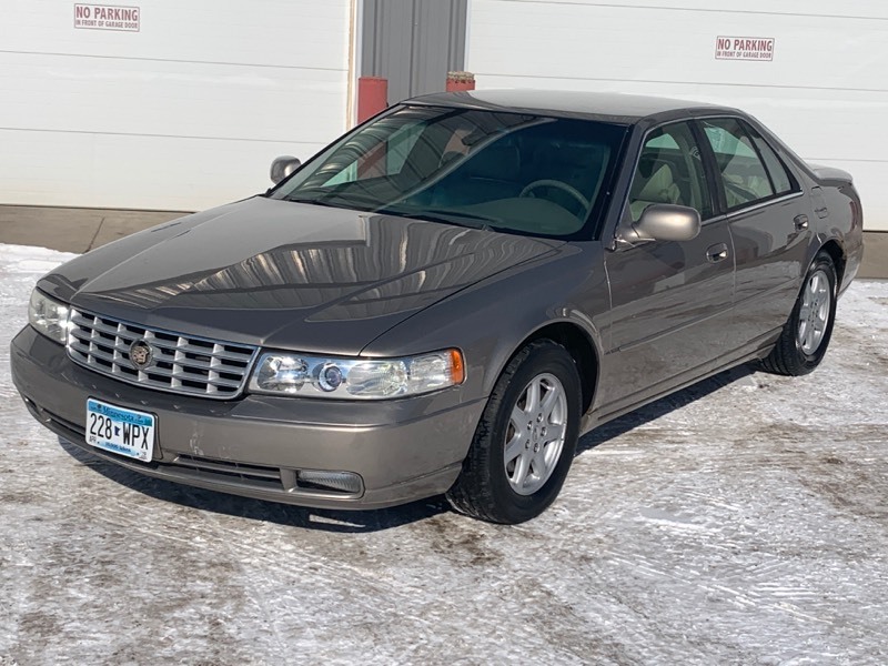 lot 1 image: 2002 Cadillac SLS