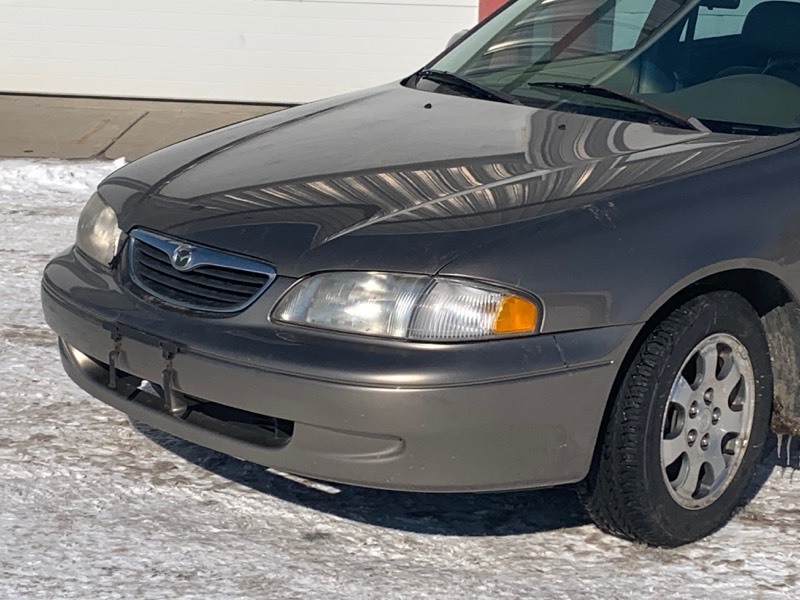 lot 2 image: 1998 Mazda 626