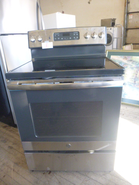 NEW GE Electric Range (Scratch & Dent)