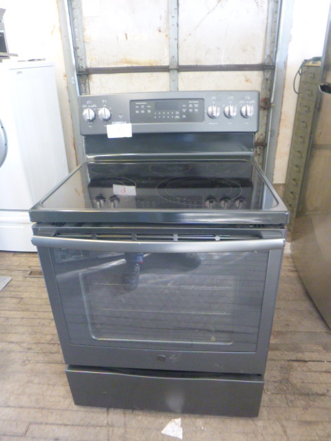 NEW GE Electric Range (Scratch & Dent)