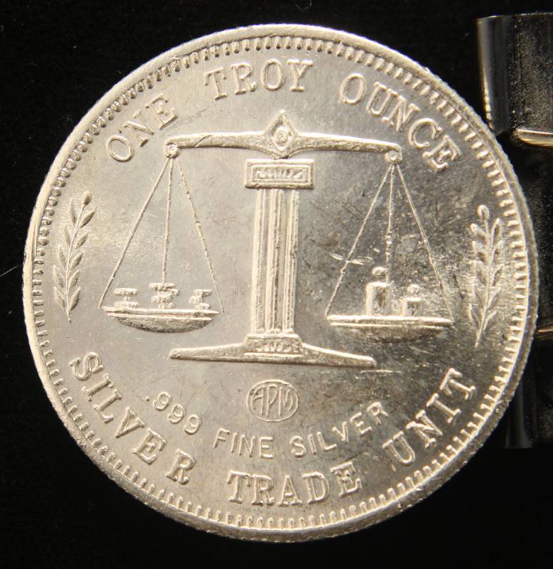 1 TROY OZ. .999 FINE SILVER EAGLE-FLAG TRADE UNIT