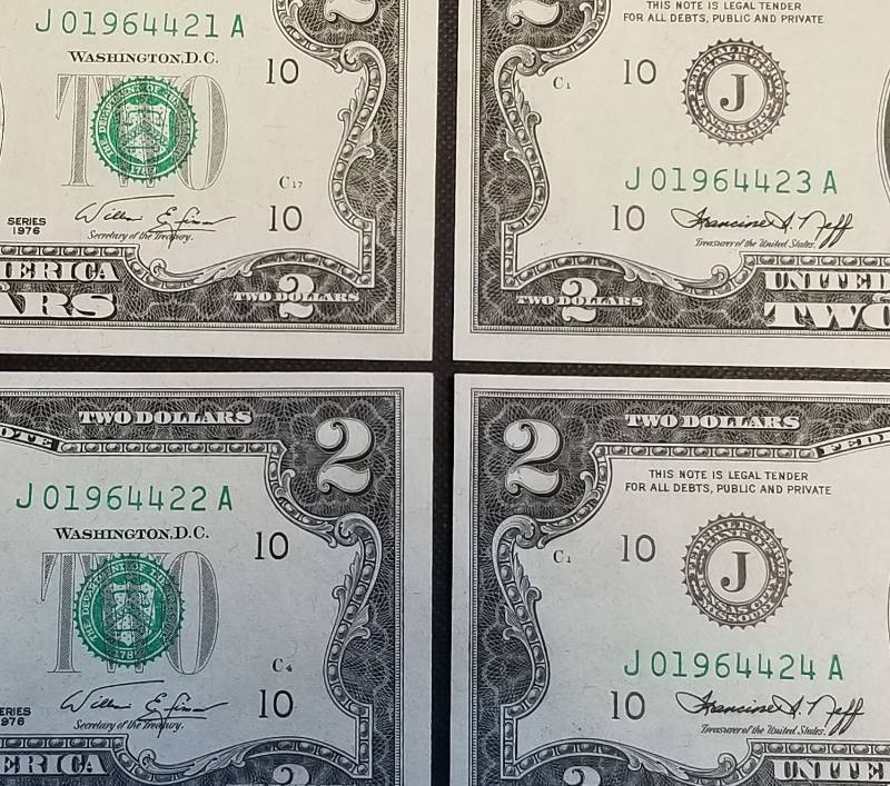 4 CONSECUTIVE SERIAL # 1976 US TWO DOLLAR BILLS