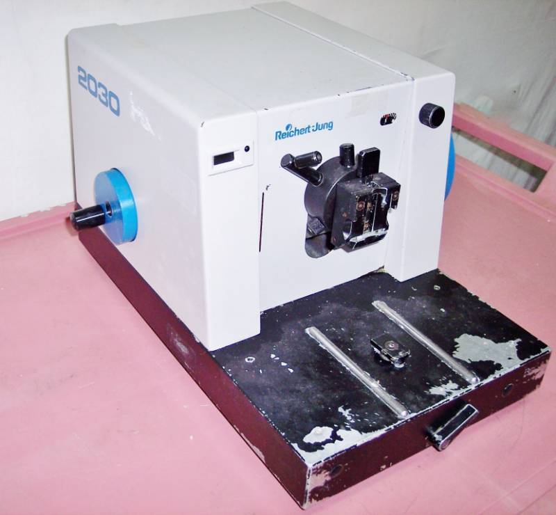 lot 2 image: Reichert Jung 2030 Biocut Microtome