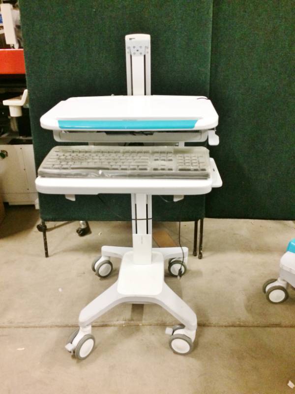 lot 26 image: Retails NEW $1800 Medical Mobile Computer Workstation Ergotron Adjustable Sit Or Stand Computer Laptop Cart - Great Condition #3