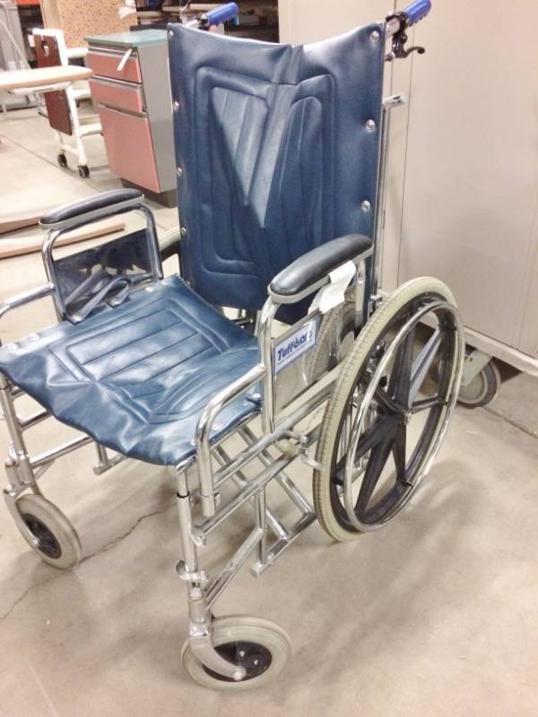 lot 27 image: MSRP $1000&nbspTuffcare Bariatric Extra Wide 22 Wheelchair - Excellent Condition