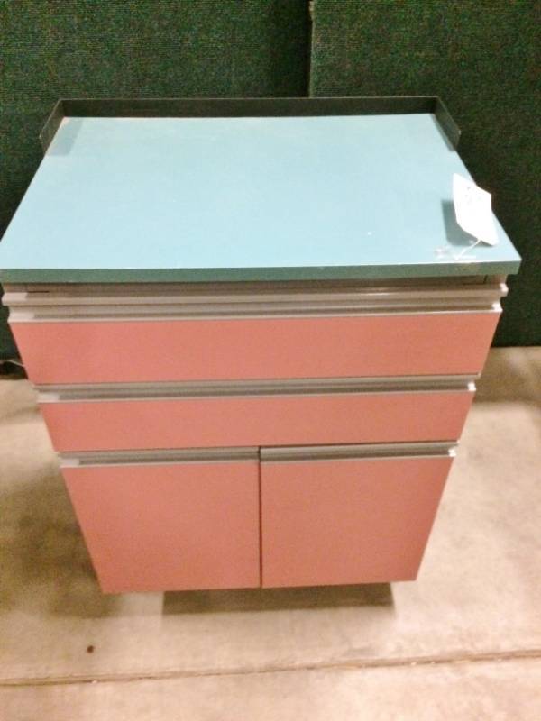 lot 29 image: 2 Drawer Mobile Medical Cabinet - Great Condition