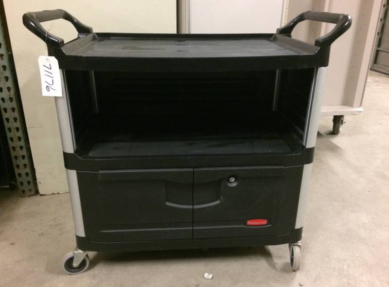 lot 40 image: HOME DEPOT MSRP $600 RUBBERMAID COMMERCIAL HEAVY DUTY ENCLOSED CART WITH LOCKING CABINET - GREAT CONDITION - NO KEY