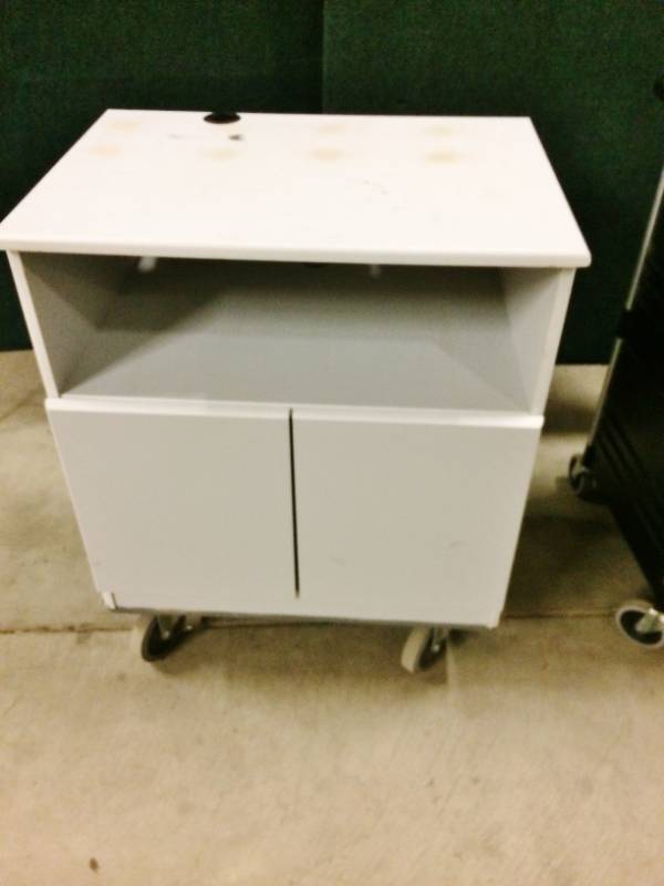 lot 46 image: Mobile Cabinet With Shelf - Nice Condition