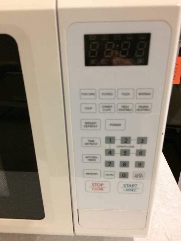 lot 55 image: Magic Chef Microwave - Excellent Working Condition