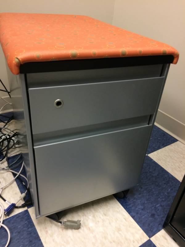 lot 8 image: Steelcase Cushion Top 2 Drawer Filing Cabinet - Great Condition
