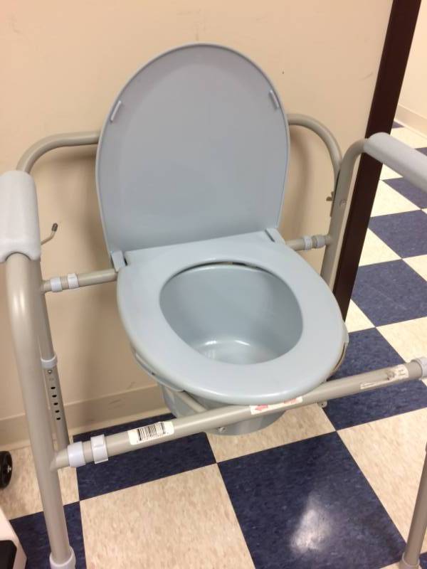 lot 68 image: Portable Medical Toilet Seat - Excellent Condition