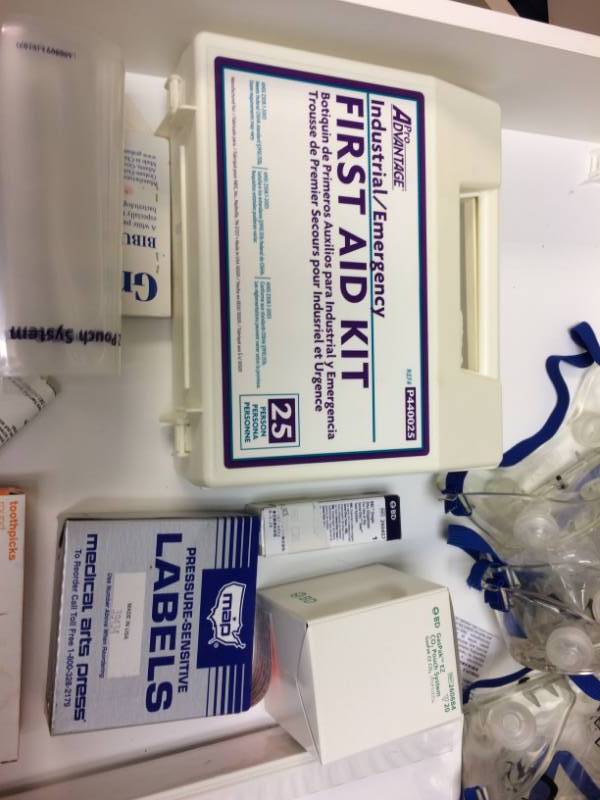 lot 107 image: Miscellaneous Lot Of Medical Supplies Including Medical Goggles - Some New In Package