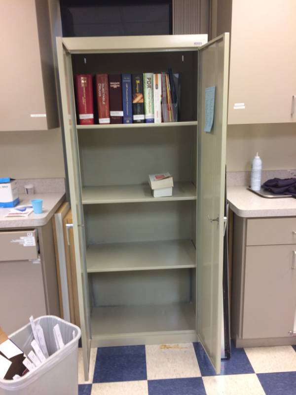 lot 27 image: Sandusky Storage Cabinet - Contents Not Included - Great Condition&nbsp30x18x72