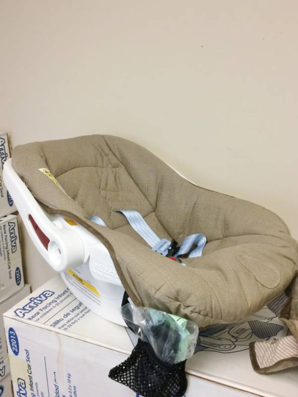 lot 122 image: Lot Of 4 New In Box Infant Baby Rear Facing Car Seats
