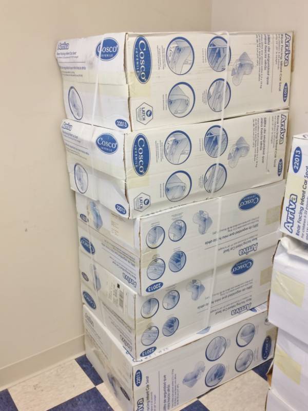 lot 123 image: Lot Of 5 New In Box Infant Baby Rear Facing Car Seats