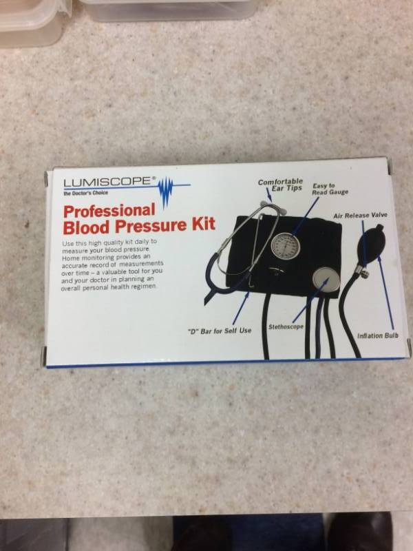 lot 118 image: Lumiscope Professional Blood Pressure Monitior Kit - Looks New In Box