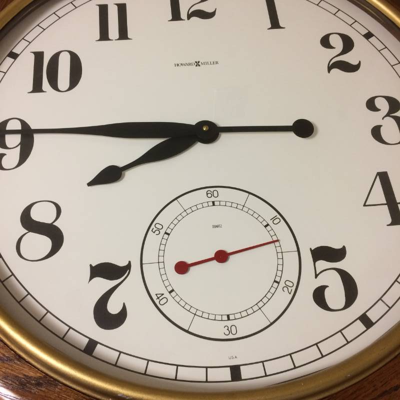 lot 57 image: Large Howard Miller Wall Clock - Excellent Working Condition