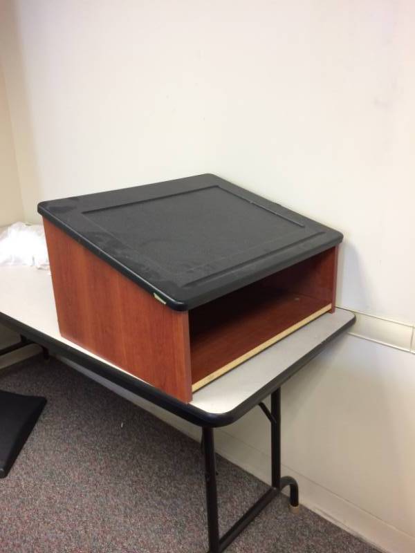 lot 42 image: Black & Mahogany Wood Grain Finish Portable Desktop Podium - Great Condition
