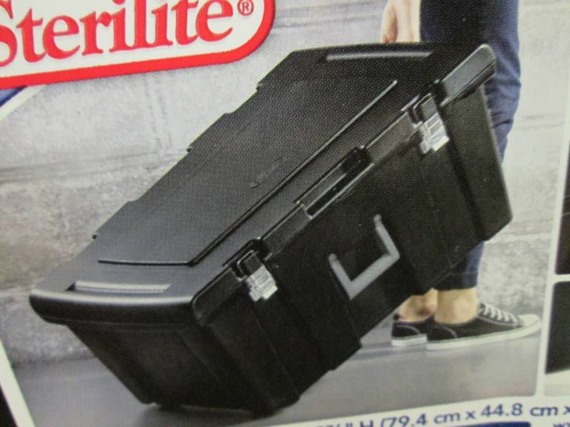 Sterilite 92 quart Footlocker Stora...