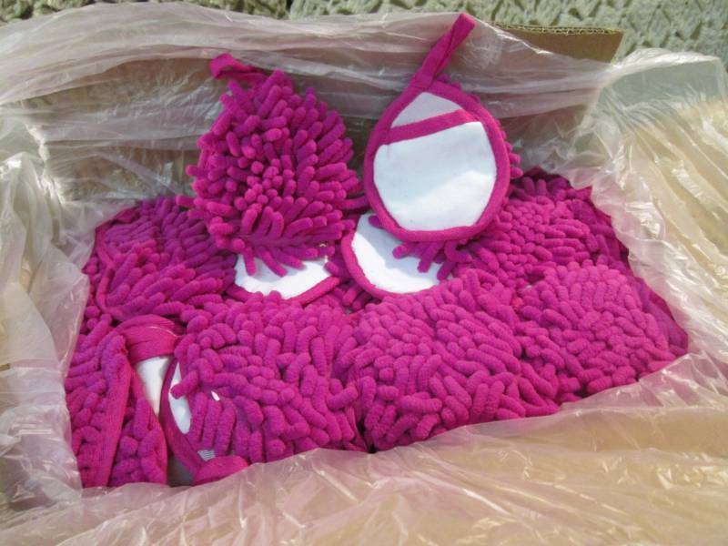 Case of 200 Pink Frizzy Finger Dust...