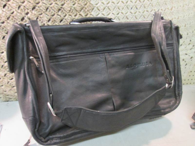 Large Canyon Outback Black Leather ...