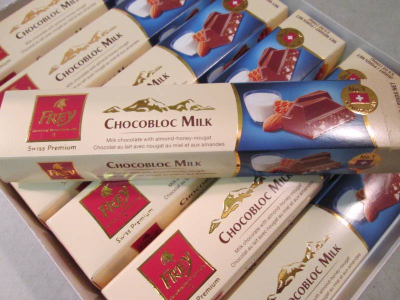 Box of 12 Frey Swiss Chocobloc Milk...
