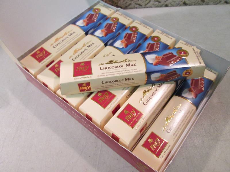 Box of 12 Frey Swiss Chocobloc Milk...