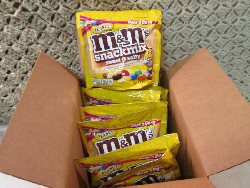 Box of 8 Bags of Peanut M&Ms Snack...