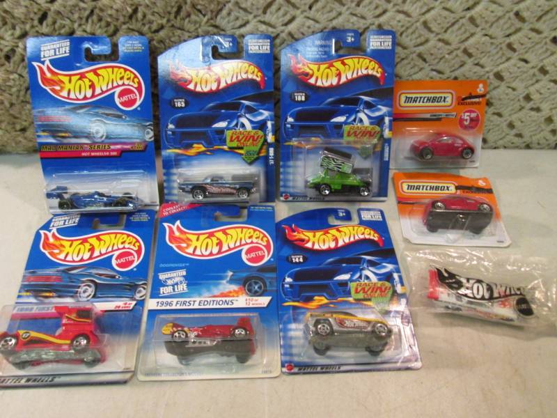 Lot of Hot Wheels and Matchbox Cars...