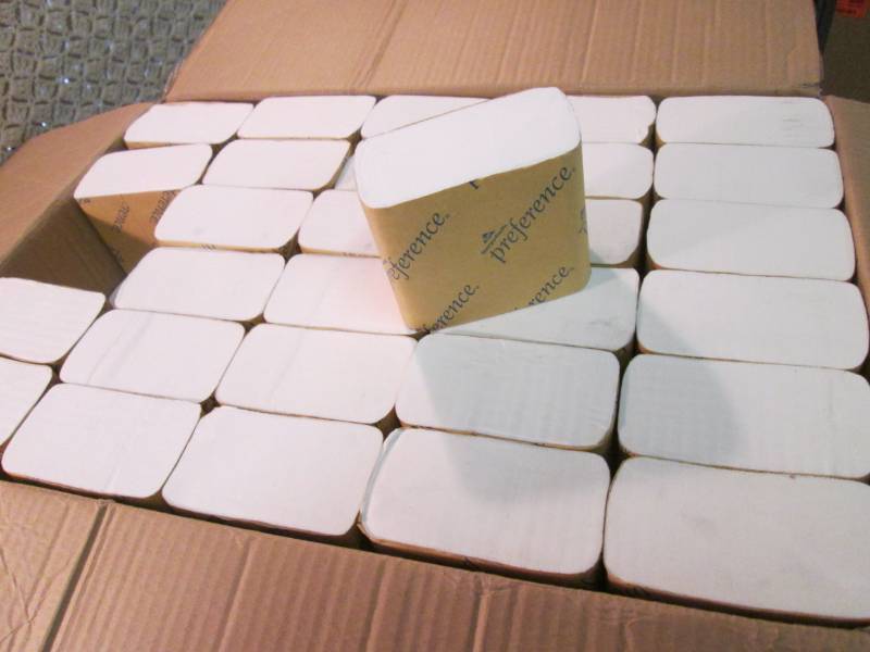 Case of 2-Ply White Interfolded Bat...