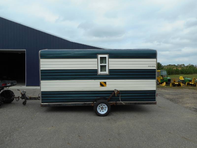 lot 4 image: 2000 Ultra Shack Fish House