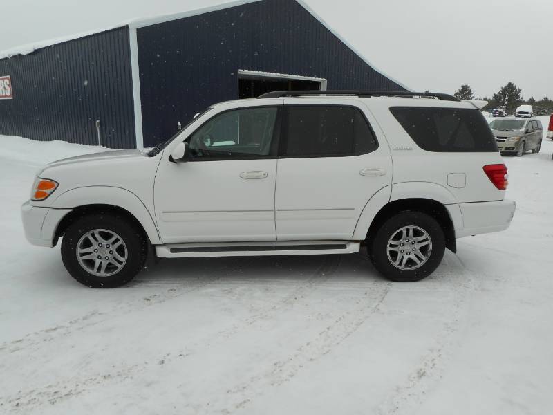 lot 5 image: 2003 Toyota Sequoia