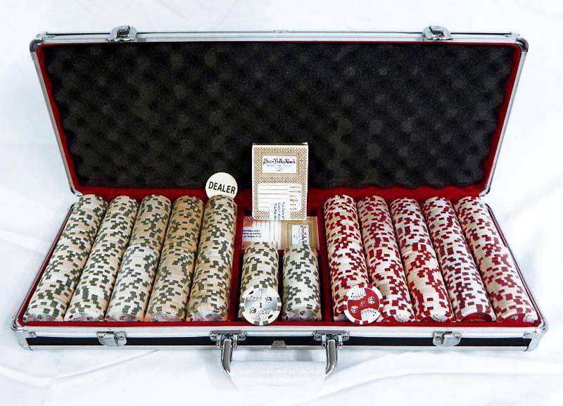 lot 62 image: 550 Chip Poker Chip Case with Playing Cards