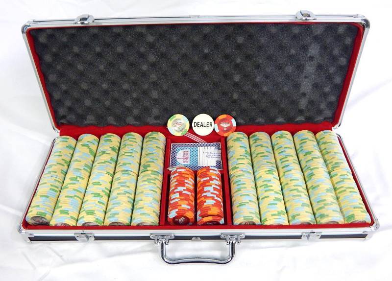 lot 71 image: 550 Chip Poker Chip Case with Playing Cards and Las Vegas Nevada Multi-Denomination Chips