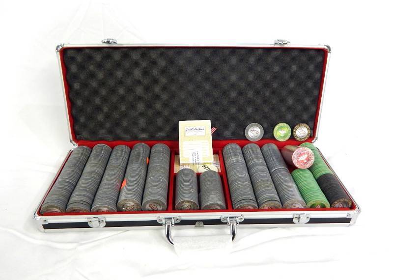 lot 87 image: 550 Chip Poker Chip Case with Playing Cards and Multi-Denomination Las Vegas Nevada Chips