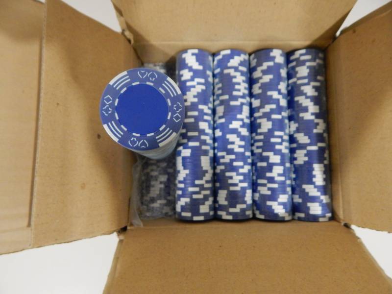 lot 107 image: Case of 1000 Blue with White 11.5 Gram Clay Composite Poker Chips with Card Suits Design