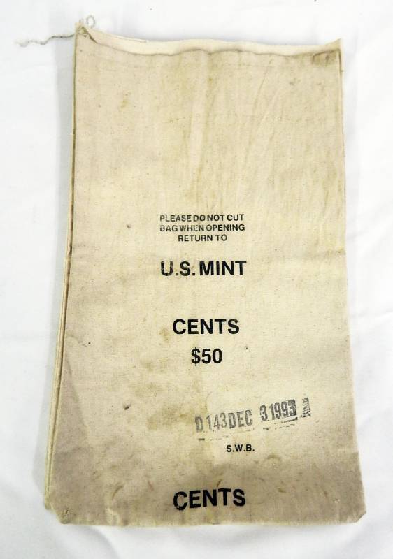 lot 155 image: Set of 7 U.S. Mint and Bank Canvas Bags