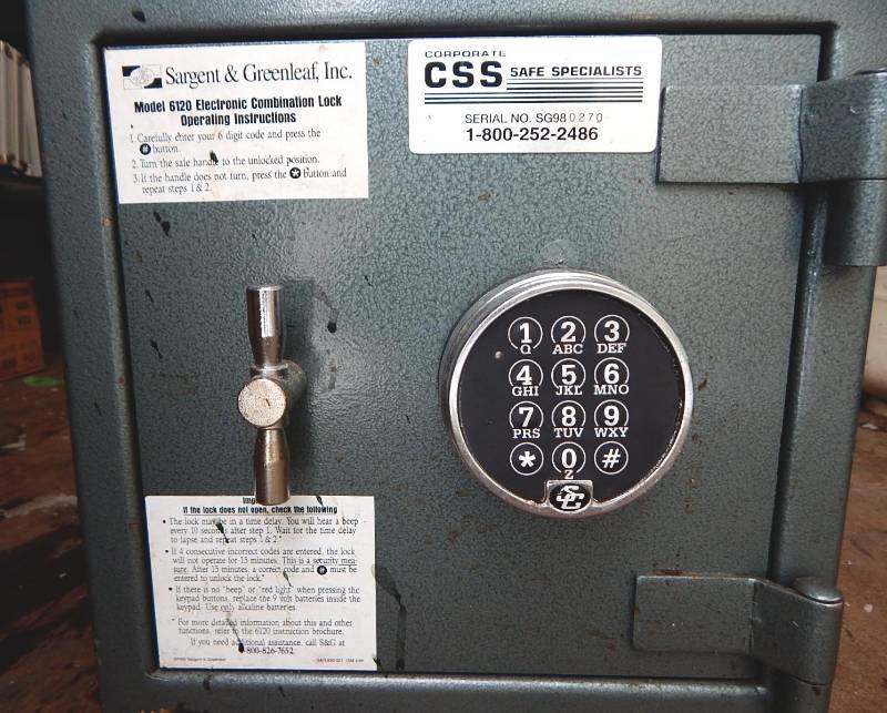 lot 30 image: Drop Box Safe with Sargent and Greenleaf Electronic Combination Lock