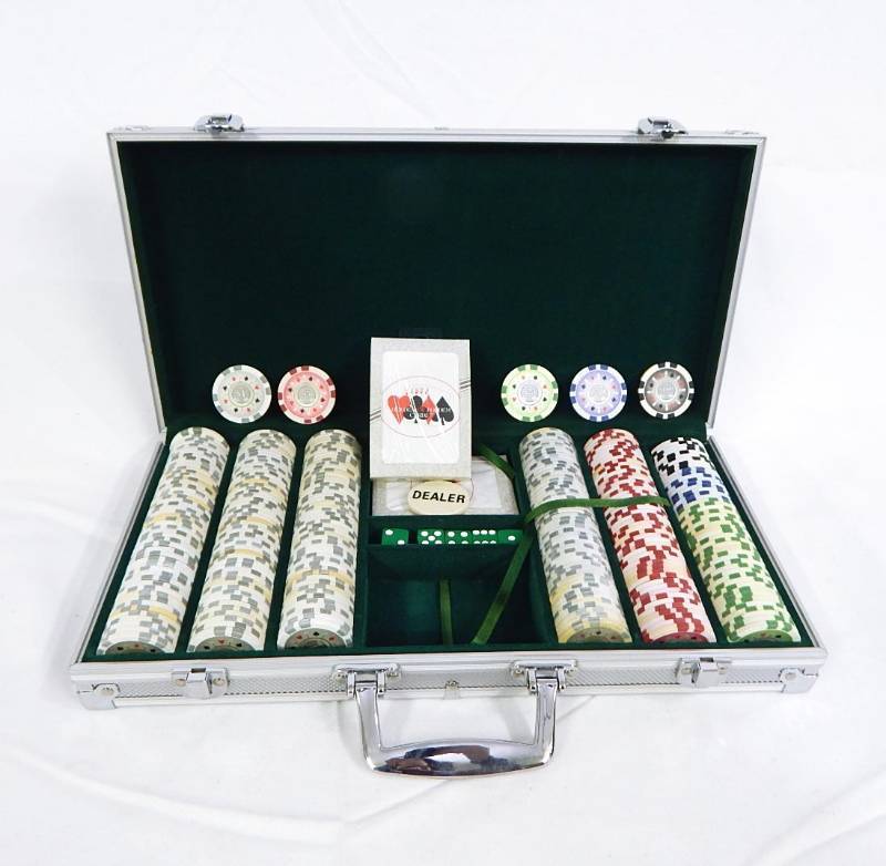 lot 36 image: 300 Chip Aluminum Poker Chip Case with Playing Cards, Dice and Multi-Denomination Chips