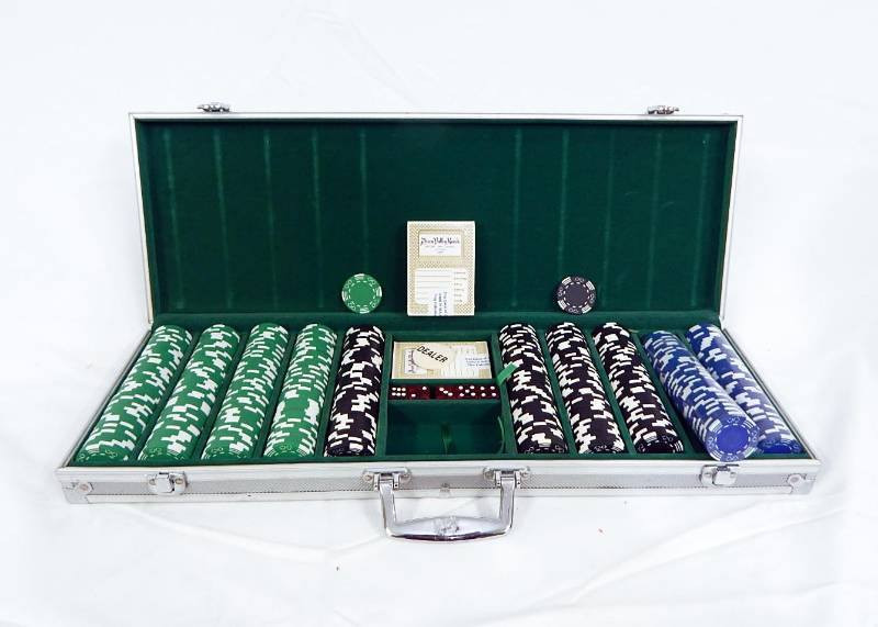 lot 41 image: 500 Chip Aluminum Poker Chip Case with Playing Cards