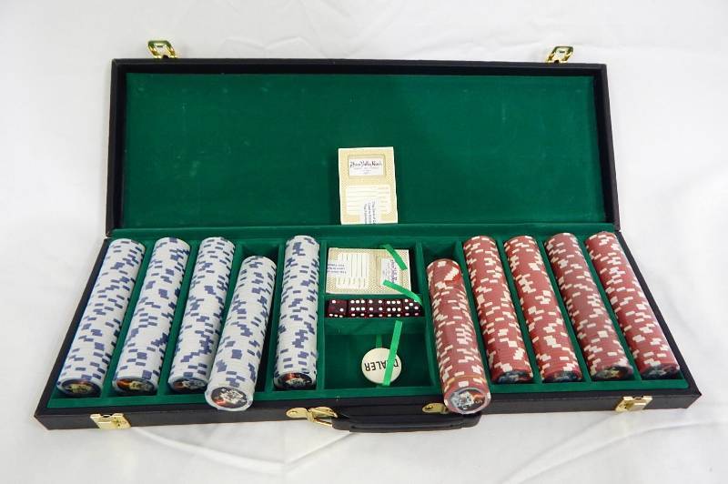 lot 60 image: 500 Chip Leather Like Poker Chip Case With Playing Cards, Dice and More - Big Slick Chips
