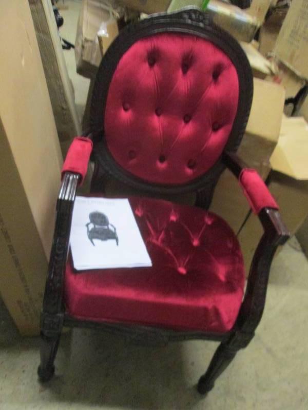lot 1 image: Alda Chair open box, 1 tuft button ...