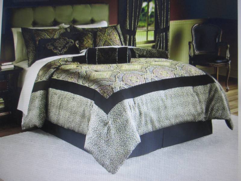 lot 10 image: Valetta Woven Jacquard  Bedding Set...
