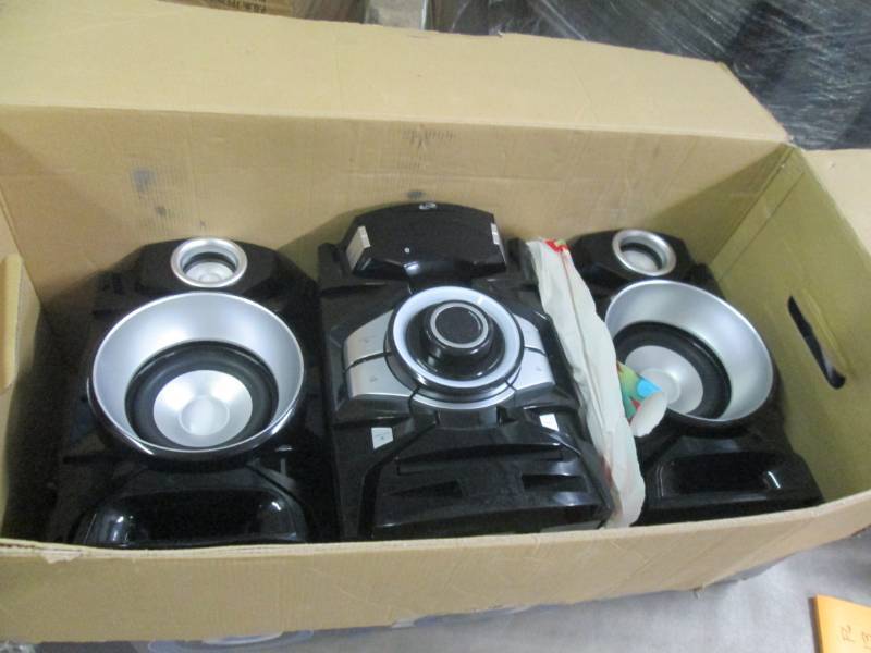 lot 13 image: CD Stereo Music System with FM Radi...