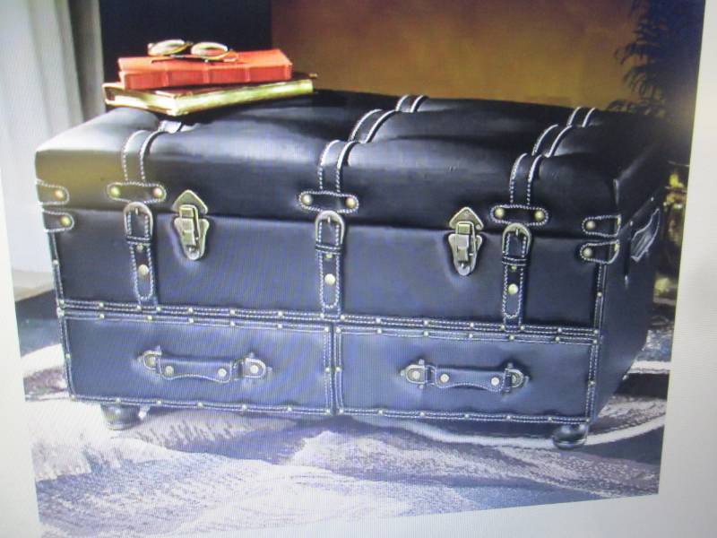 lot 20 image: Voyager Bench open box Retail $189....